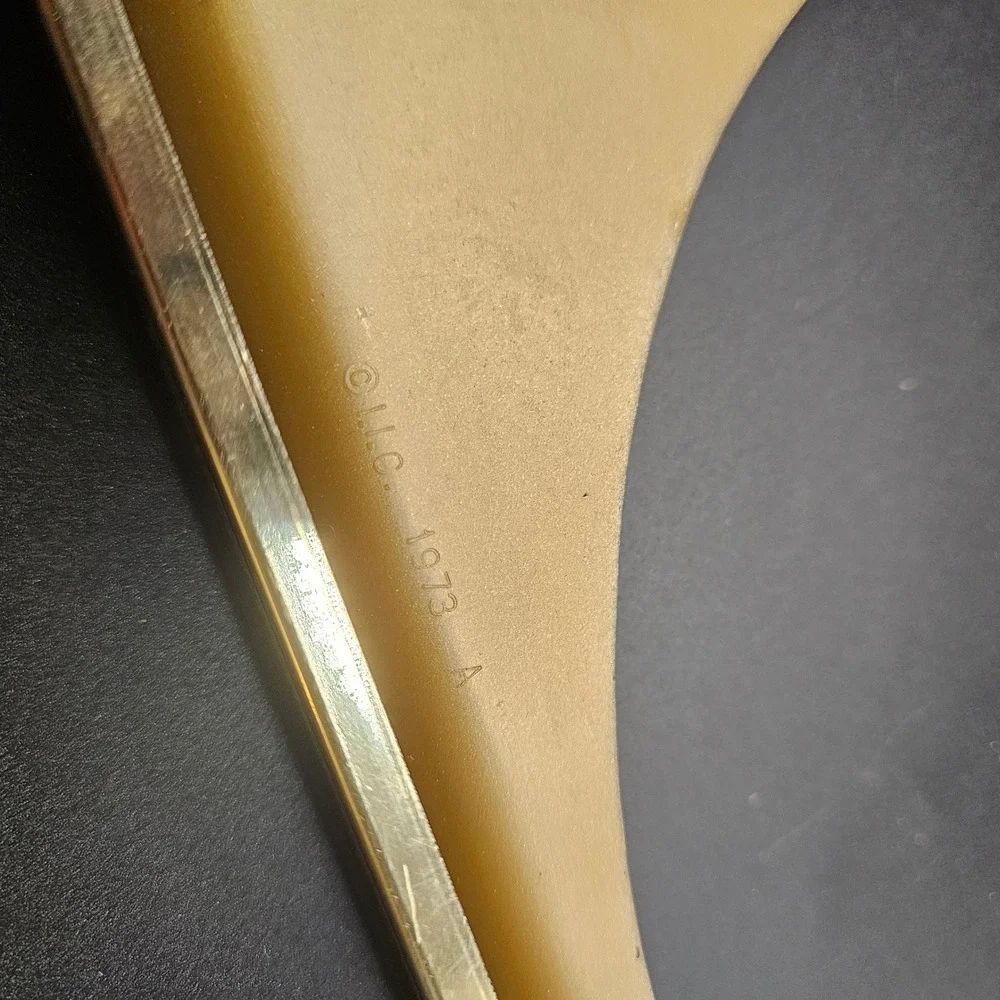Vintage I.I.C. 1973 Gold Tone Metal Oval 8x10 Picture Frame Made USA Easel Back